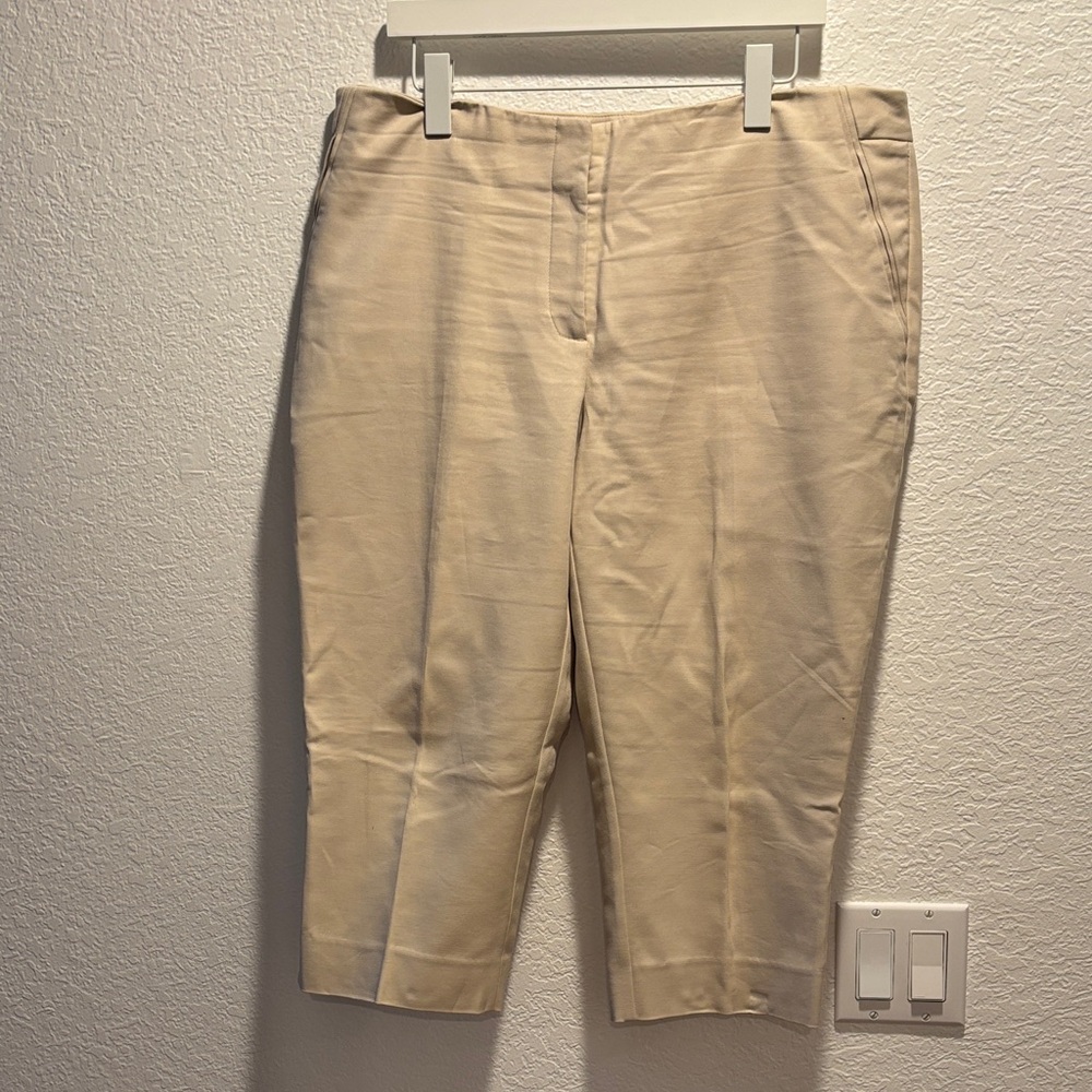 Chico’s So Slimming Khaki Light Beige Casual Pants Size 2.5 Cropped